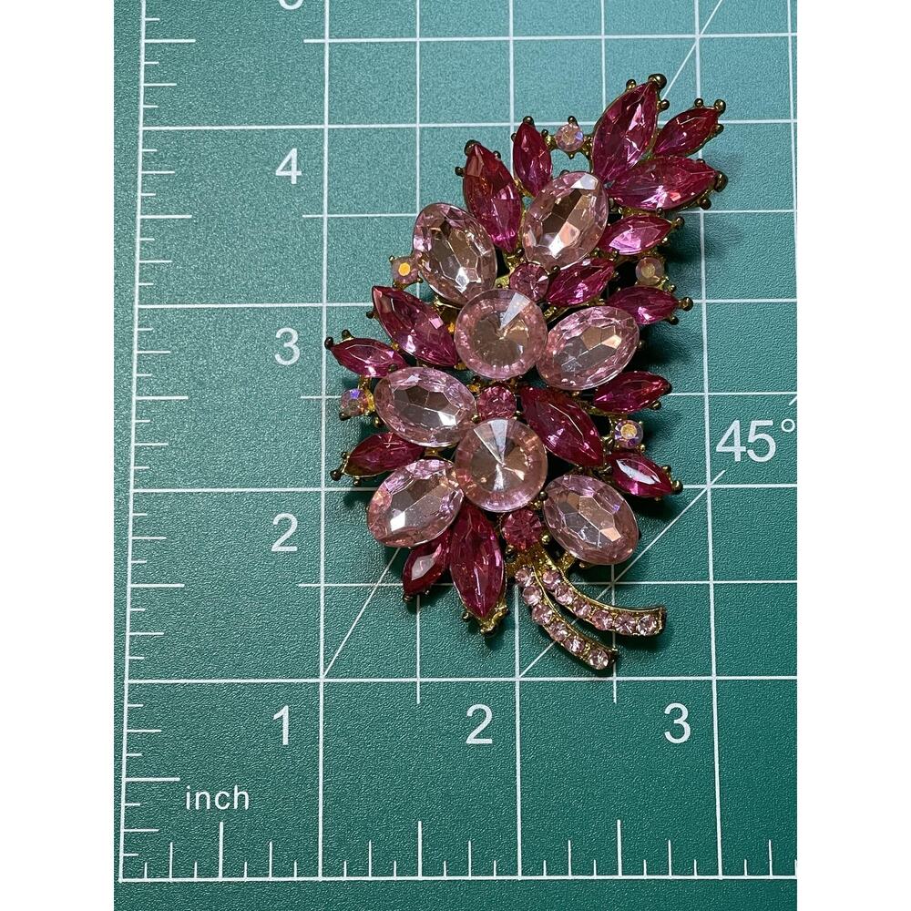 NWOT Pink Rhinestone Crystal Flower Brooch Pin Gold Tone Floral Spray Classic - Picture 3 of 3